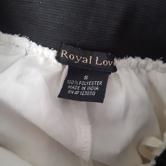 Royal Love lace skirt - Picture 2 of 4